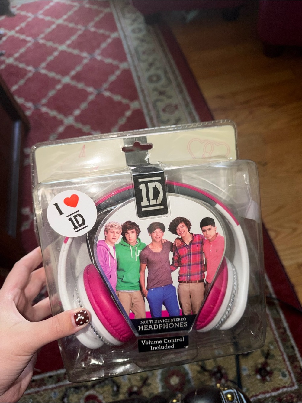 1D Over-Ear Headphones in White and Pink